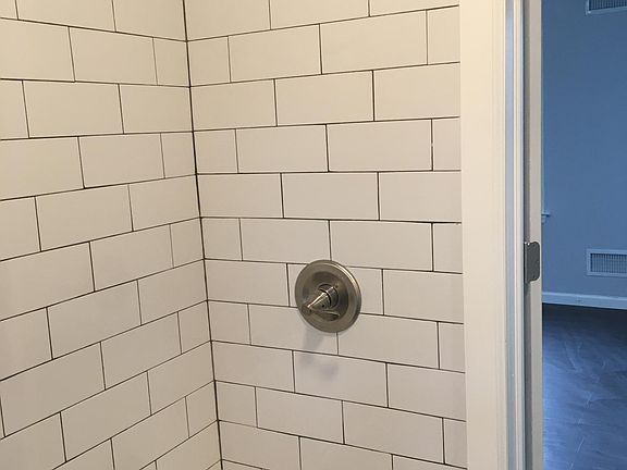 3rd image of 19 Saint Marys Pl Floor 2