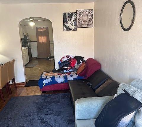4th image of 4948 Davison Ave