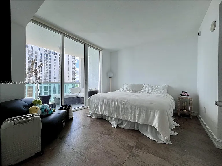 500 NE 29th St #1005 — Photo 18