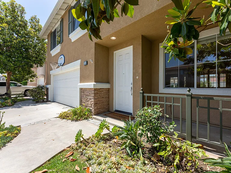 14 Monument Pl — Photo 41