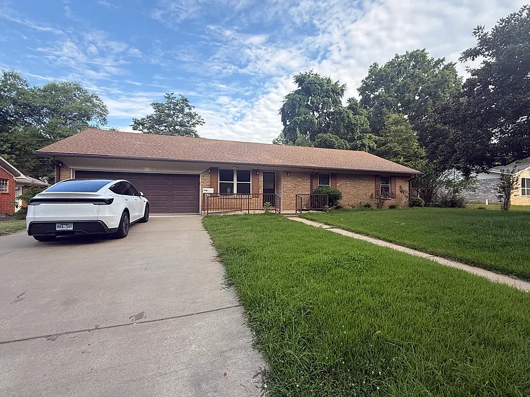 23 Dalewood Dr — Photo 1