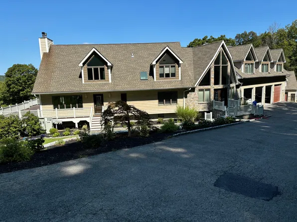 39 Julia Ct, Mahopac, NY 10541