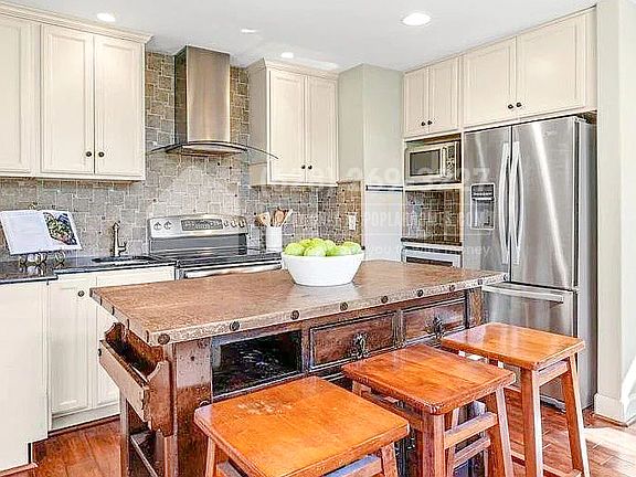 2nd image of 9903 La Jolla Dr