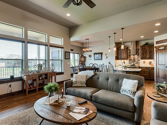 B2 - Living Room 4.jpg