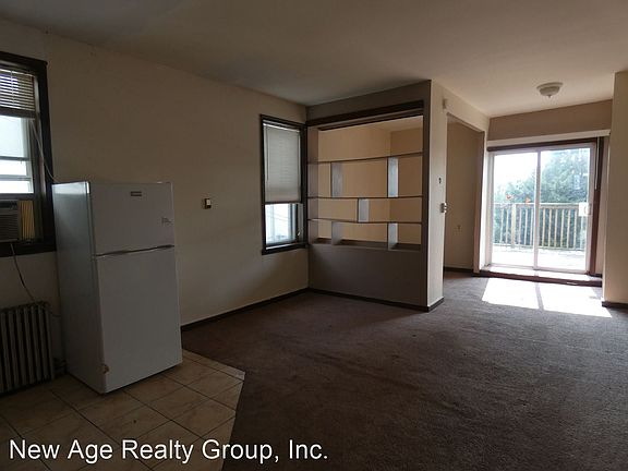 2nd image of 3005 Richmond St APT 2R