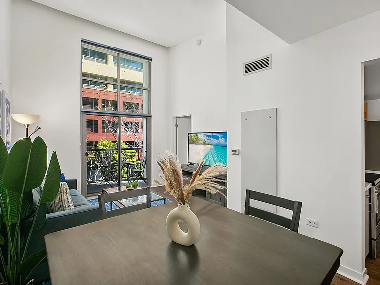 425 W Beech St #526 — Photo 13