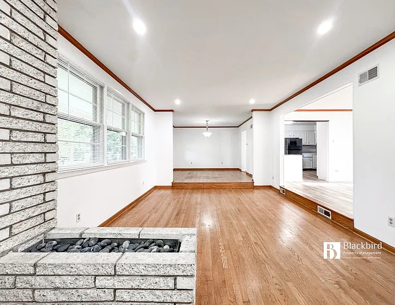 4 bed, 3.0 bath, 2514 sqft, $3,400 — Photo 4