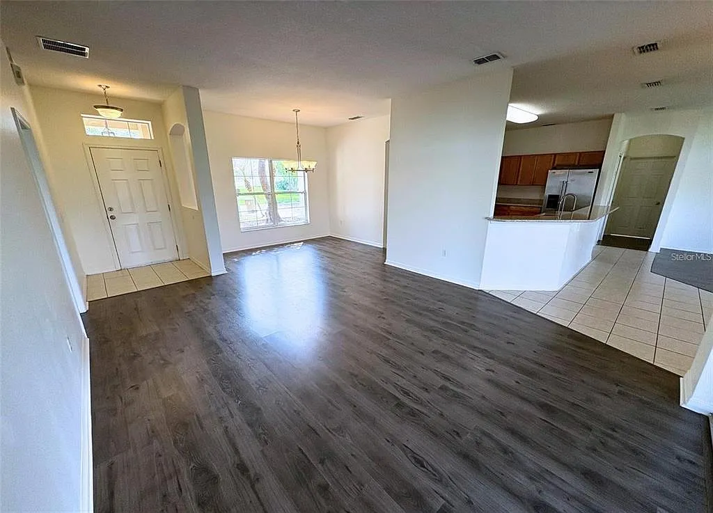 3 bed, 2.0 bath, 1687 sqft, $2,200 — Photo 4