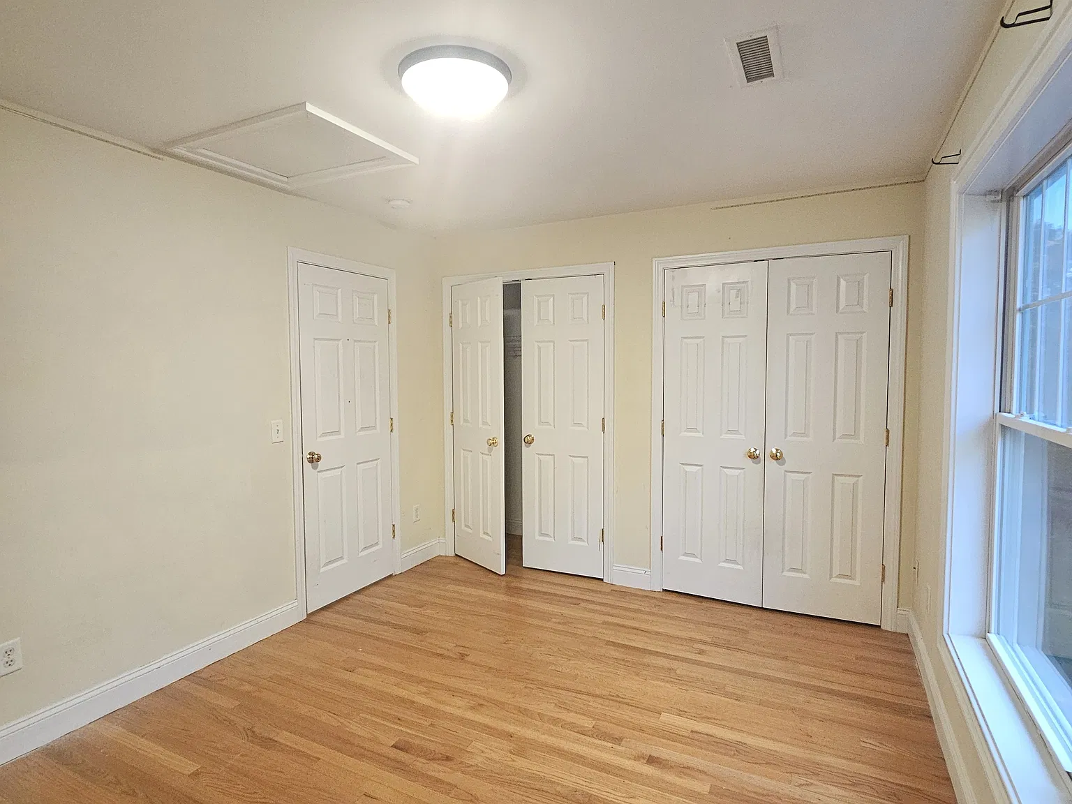 3 bed, 3.5 bath, 1845 sqft, $2,450 — Photo 2