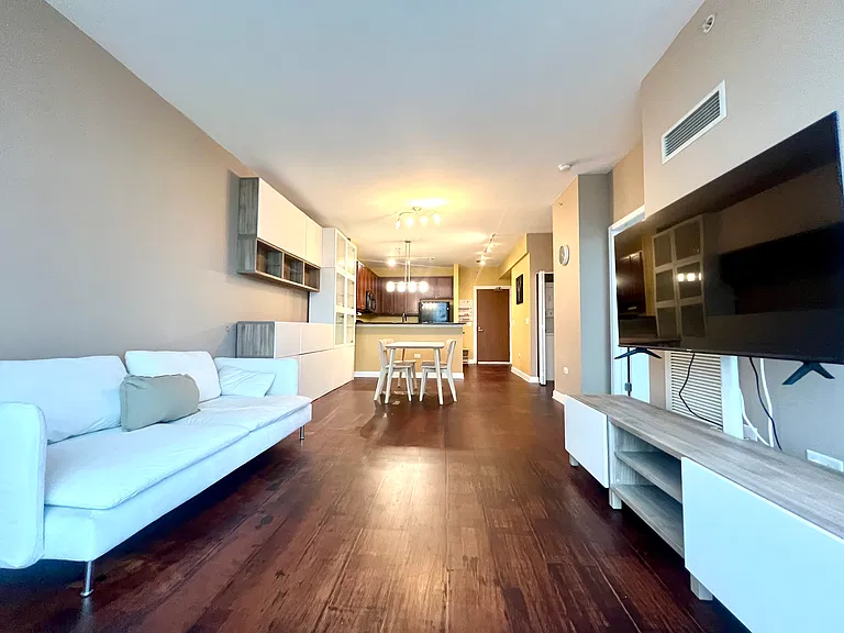 1901 S Calumet Ave #1111 — Photo 7