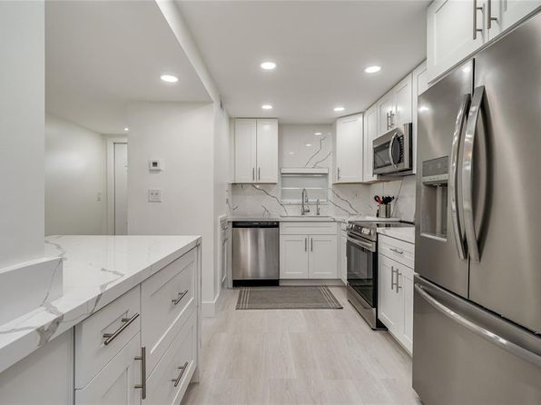 411 S Hollybrook Dr APT 109