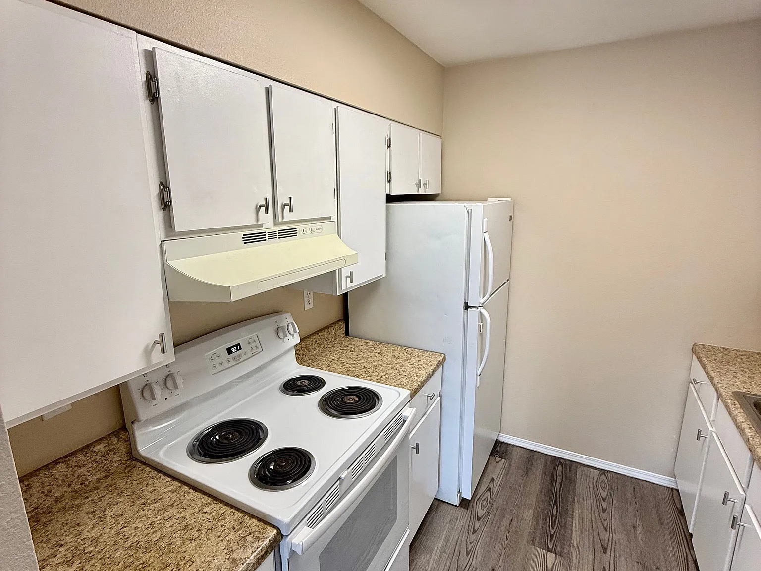 2 bed, 1.0 bath, 800 sqft, $1,300 — Photo 4