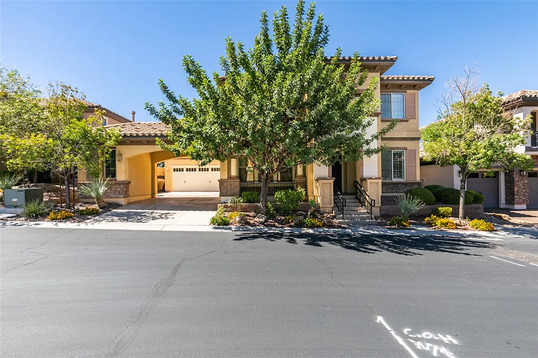 5 bed, 5.5 bath, 4708 sqft, $4,350 — Photo 1