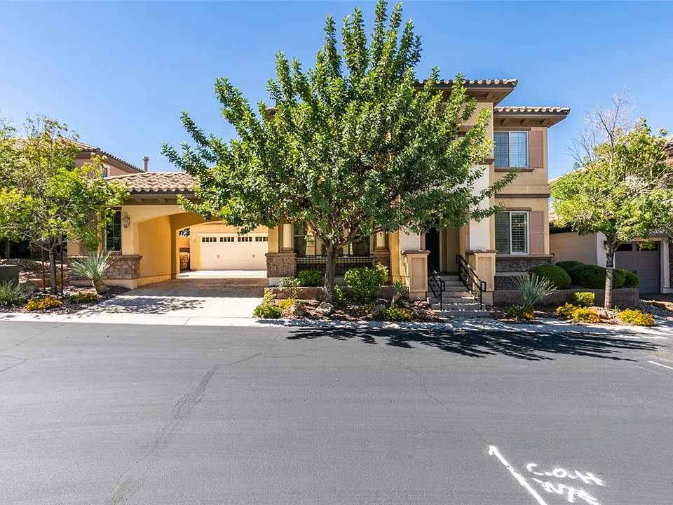 2713 Cyrano St