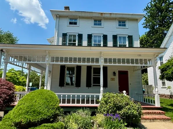 135 W Oakland Ave, Doylestown, PA