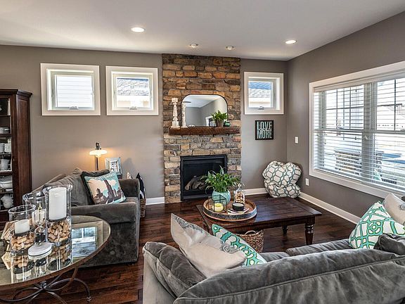 4th image of 739 Indigo Ln