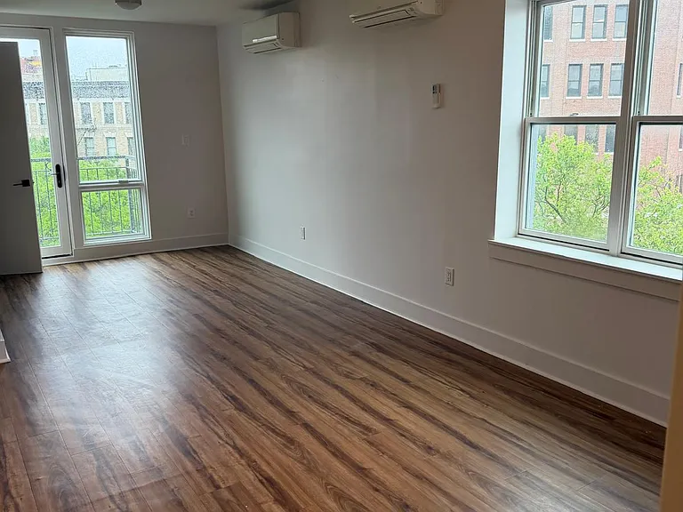 1131 Vyse Ave #4C — Photo 3