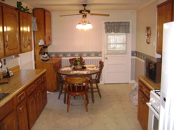 5th image of 2110 N Circle Dr