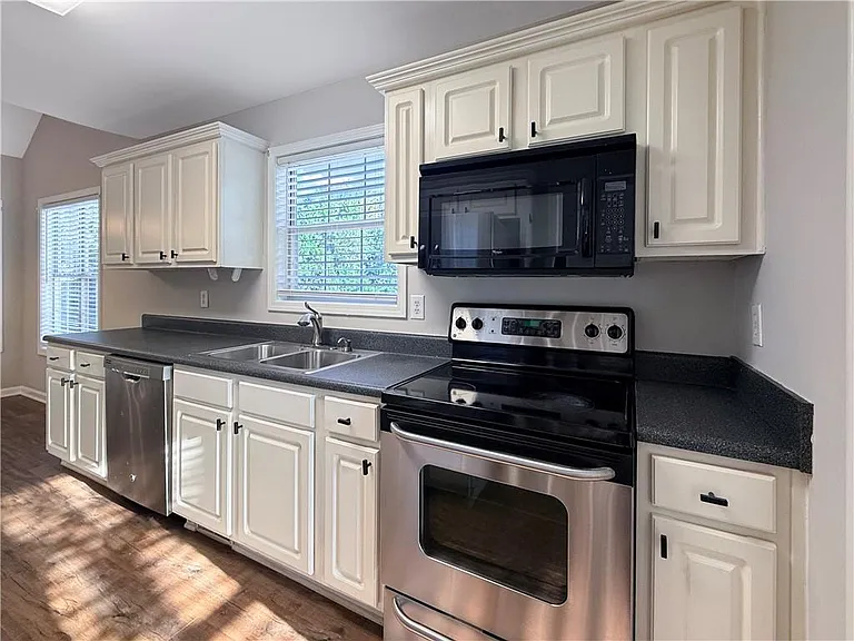 5885 Sarah Orr Ln — Photo 9