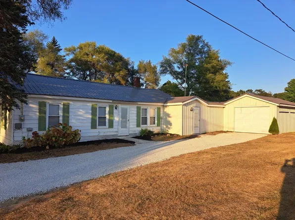 166 Merrill St, Farwell, MI 48622