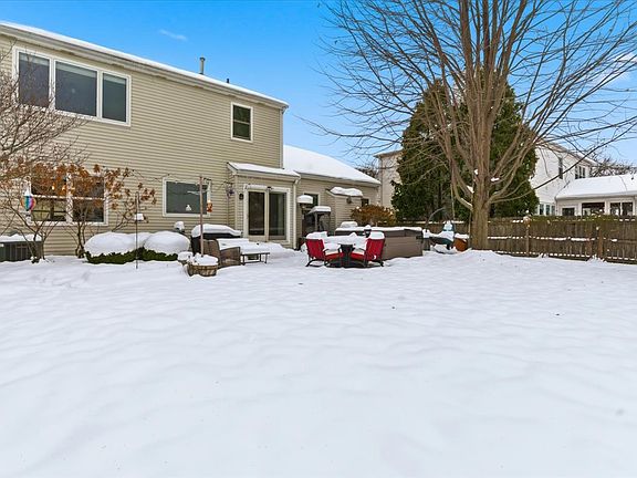 3rd image of 815 Tylerton Cir