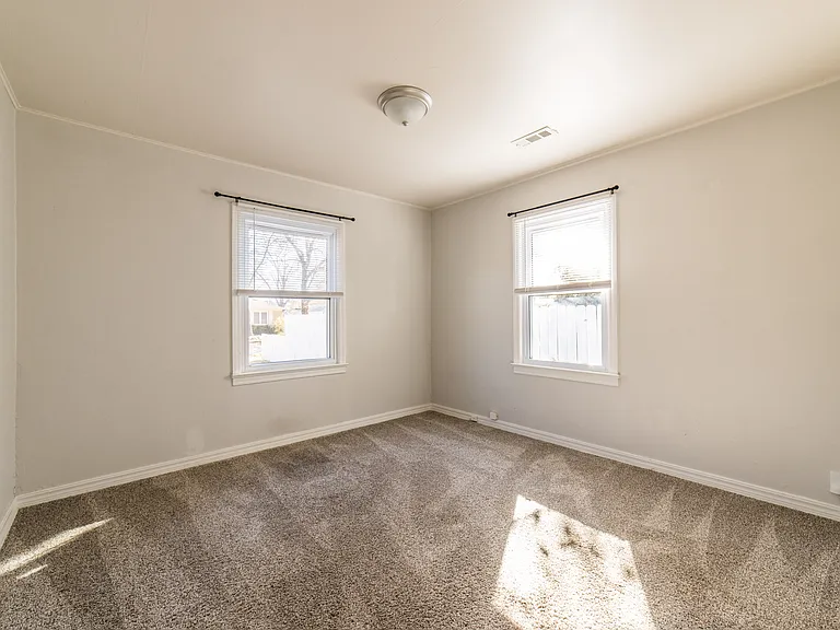 717 NW A St — Photo 14