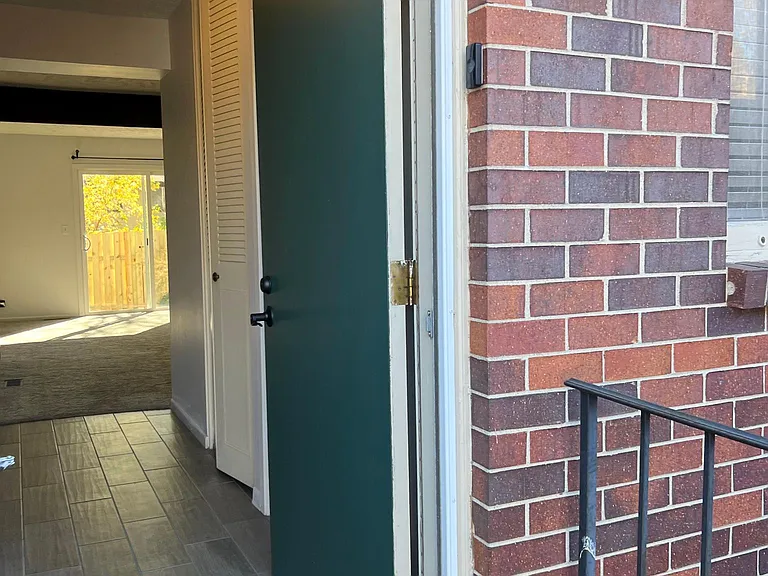 5044 Southwood Cir — Photo 3