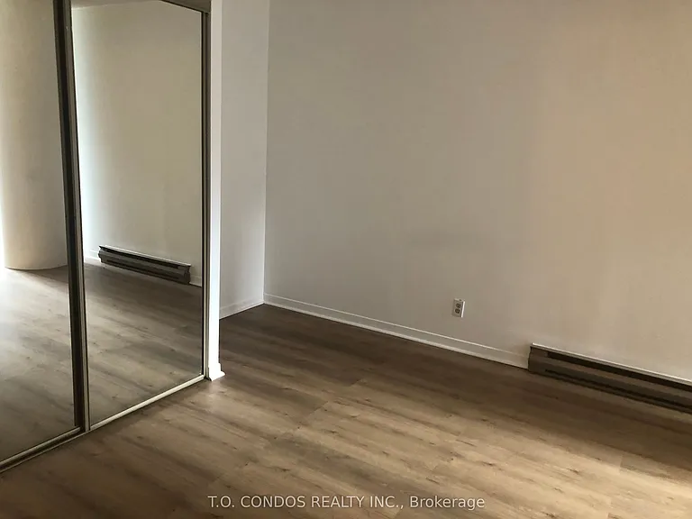 1001 Bay St #404 — Photo 11