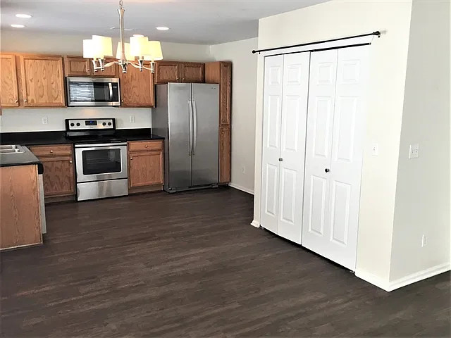 3 bed, 2.0 bath, 1494 sqft, $2,705 — Photo 3