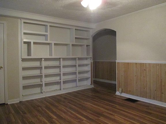 3rd image of 1502 Unaka Ave E