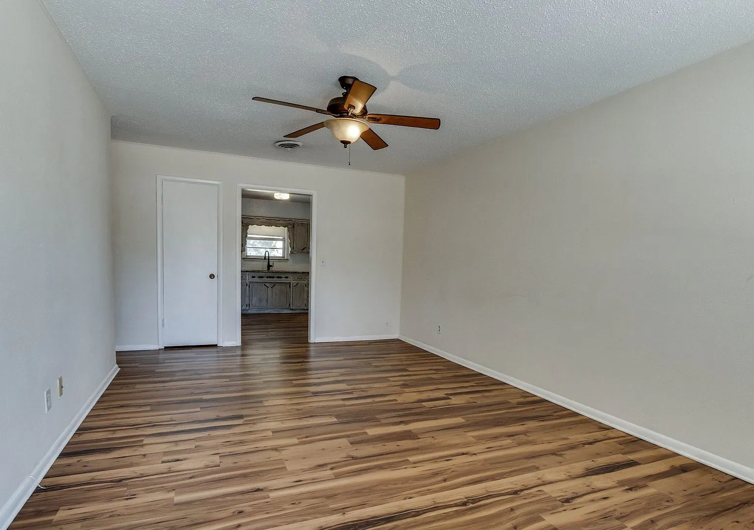 4 Bedroom Del City Home — Photo 4