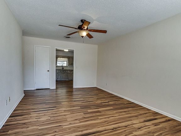 4th image of 2105 Candy Ln