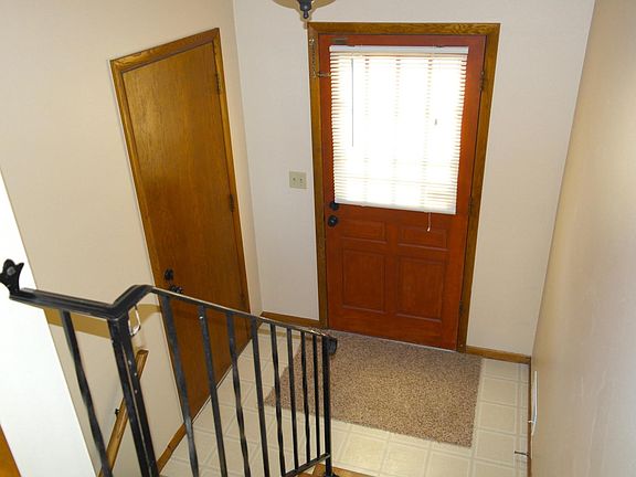 2nd image of 861 Oriole Dr