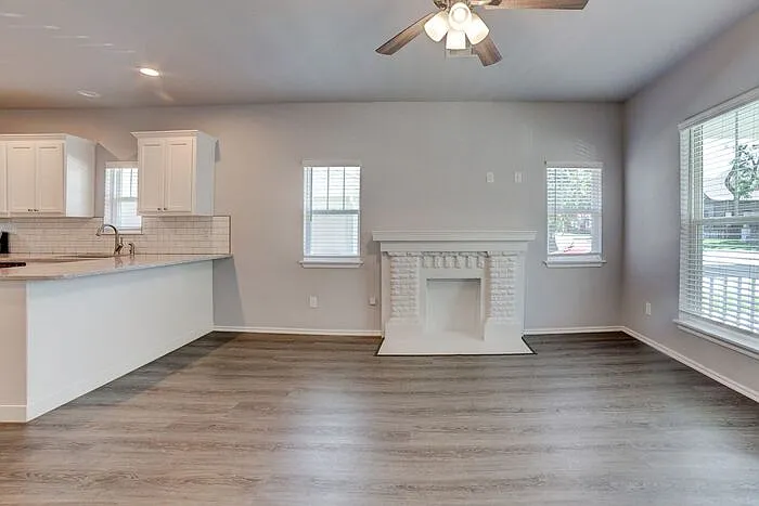 2435 E 7th St — Photo 5