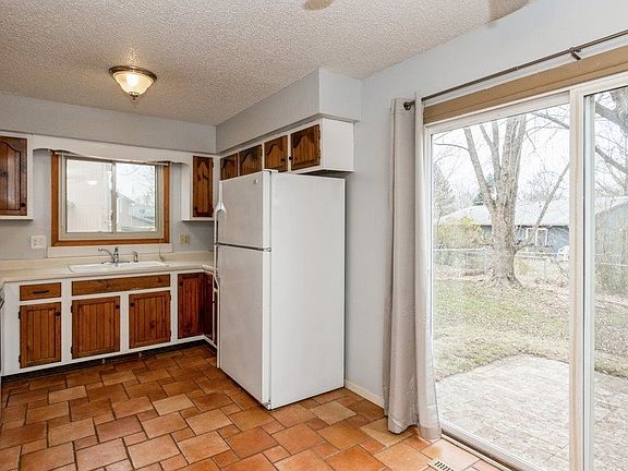 5th image of 1442 Eastview Dr