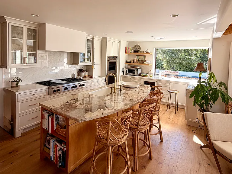 Loma Robles Dr — Photo 19