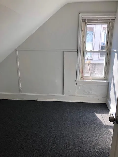 4 bed, $1,200 — Photo 2