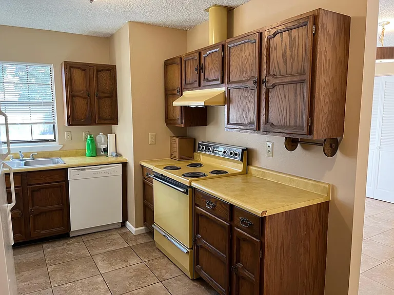 610 Swinging Spear Rd — Photo 12