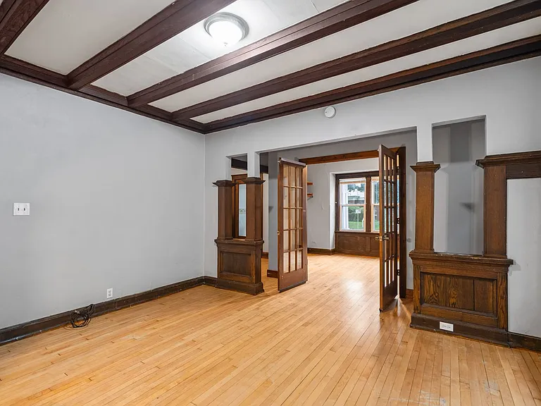 3007 N Maryland Ave — Photo 9