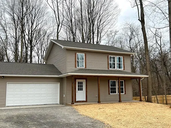 703 Emerson Dr, Falling Waters, WV 25419