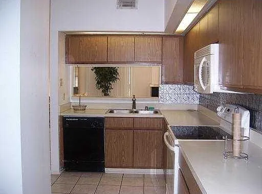 2 bed, 2.5 bath, 1500 sqft, $1,700 — Photo 2