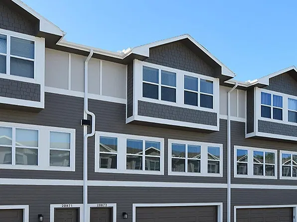 20873 T Ct, Elkhorn, NE 68022