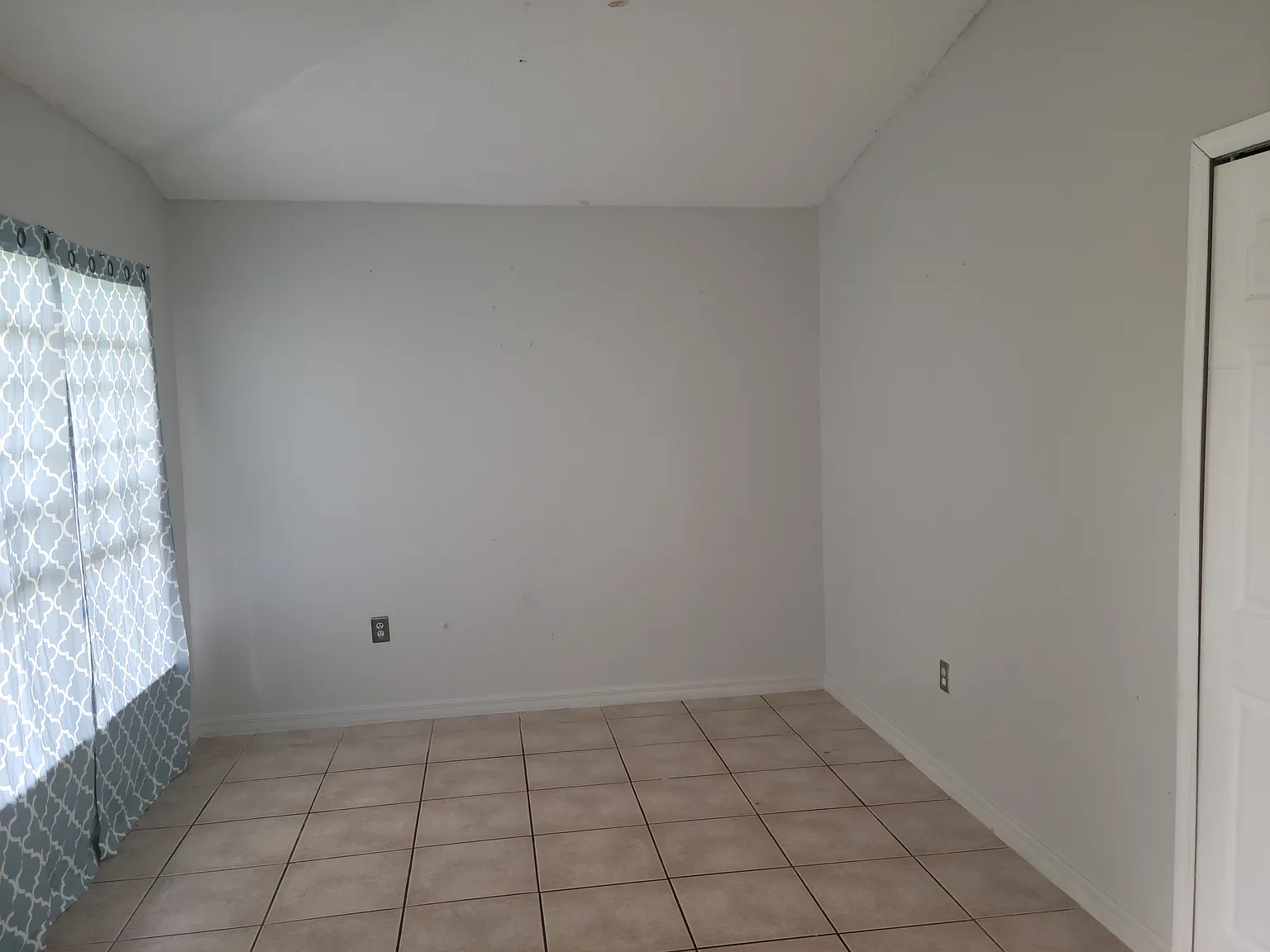 3 bed, 1422 sqft, $1,800 — Photo 3