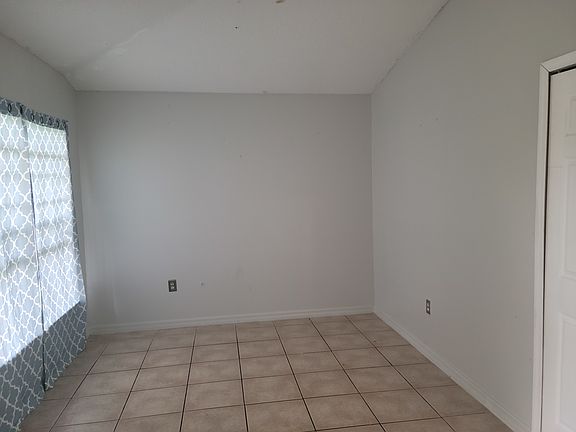 3rd image of 106 Nassau Pl