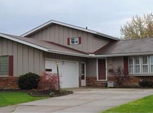 13429 Indian Creek Dr, Middleburg Hts, OH 44130