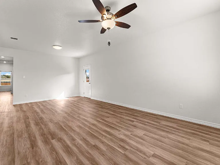 1114 Zora Dr #B — Photo 4