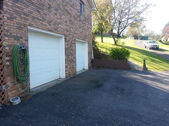 4th image of 247 Valley Cir