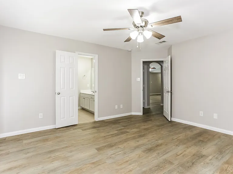 10041 Silent Hollow Dr — Photo 10