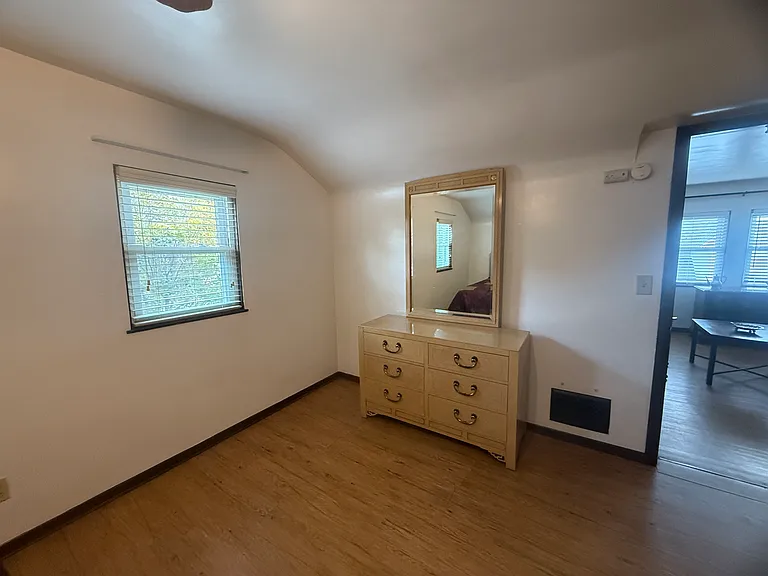 1813 Broadway St — Photo 5