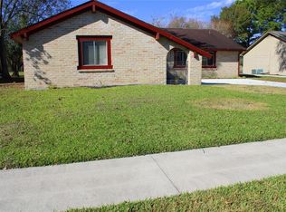 221 Palm Aire Dr, Friendswood, TX 77546